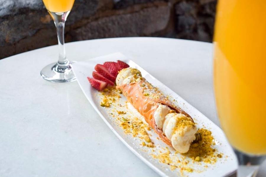 Comptoir400 mimosa accompagné de cannoli